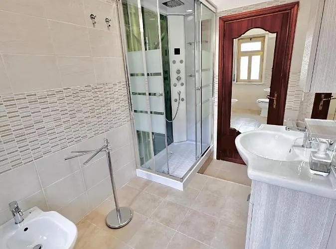 Etna Bright House شقة
